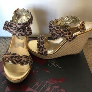 Carlos By Carlos Santana 8.5 wedge sandals